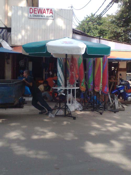 Payung Promosi Parasol Rangka Pipa Besi 250cm